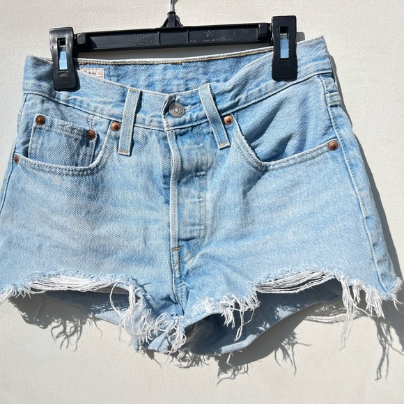 Levi’s 501 high rise button fly jeans denim shorts 24 light premium cutoff - Picture 3 of 10